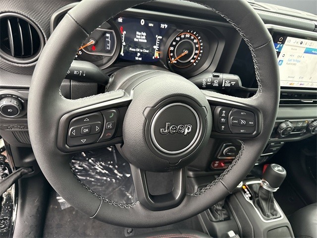 Jeep Wrangler Vehicle Full-screen Gallery Image 13