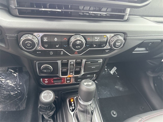 Jeep Wrangler Vehicle Full-screen Gallery Image 17