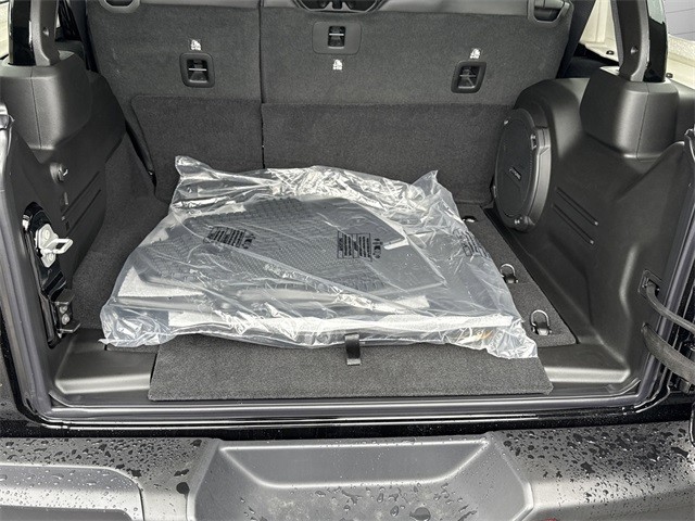 Jeep Wrangler Vehicle Full-screen Gallery Image 24