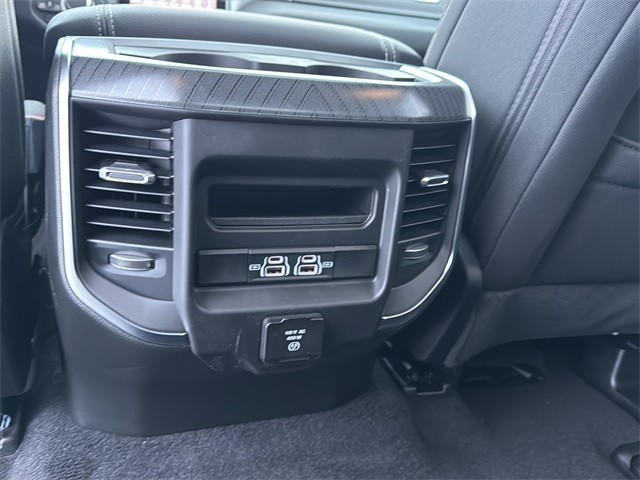 Ram 1500 Vehicle Full-screen Gallery Image 20