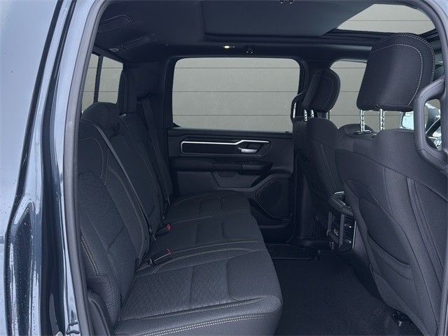 Ram 1500 Vehicle Full-screen Gallery Image 22