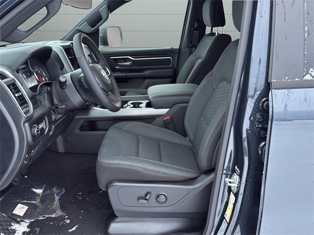 Ram 1500 Vehicle Full-screen Gallery Image 24