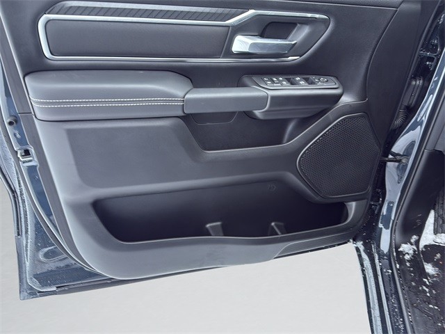 Ram 1500 Vehicle Full-screen Gallery Image 25