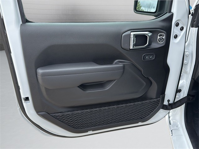 Jeep Wrangler Vehicle Full-screen Gallery Image 18