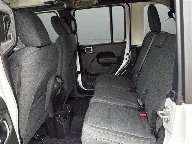 Jeep Wrangler Vehicle Full-screen Gallery Image 28