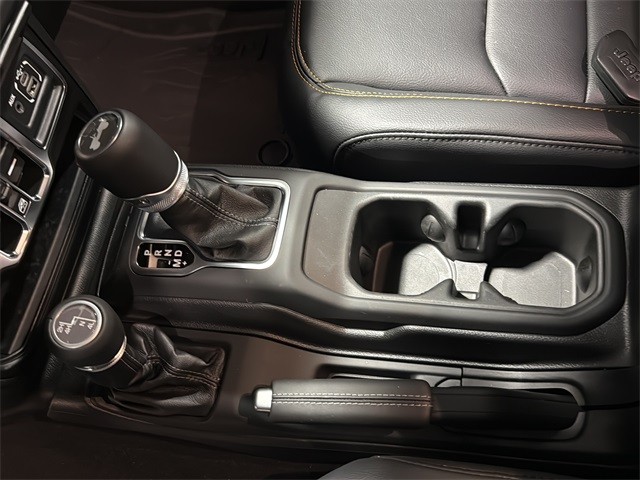 Jeep Wrangler Vehicle Full-screen Gallery Image 9