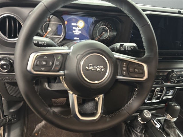 Jeep Wrangler Vehicle Full-screen Gallery Image 12