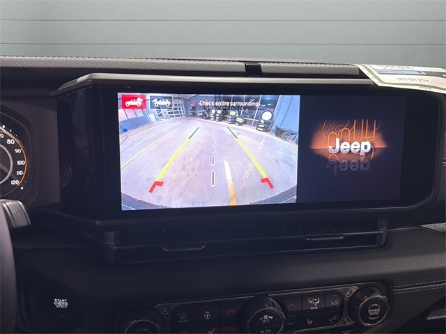 Jeep Wrangler Vehicle Full-screen Gallery Image 15