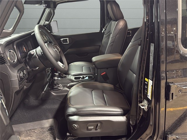 Jeep Wrangler Vehicle Full-screen Gallery Image 18