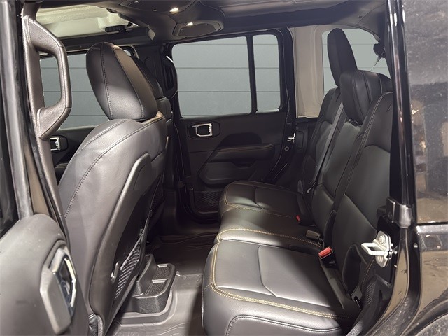 Jeep Wrangler Vehicle Full-screen Gallery Image 21