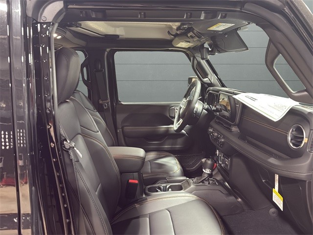 Jeep Wrangler Vehicle Full-screen Gallery Image 22