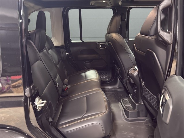 Jeep Wrangler Vehicle Full-screen Gallery Image 23