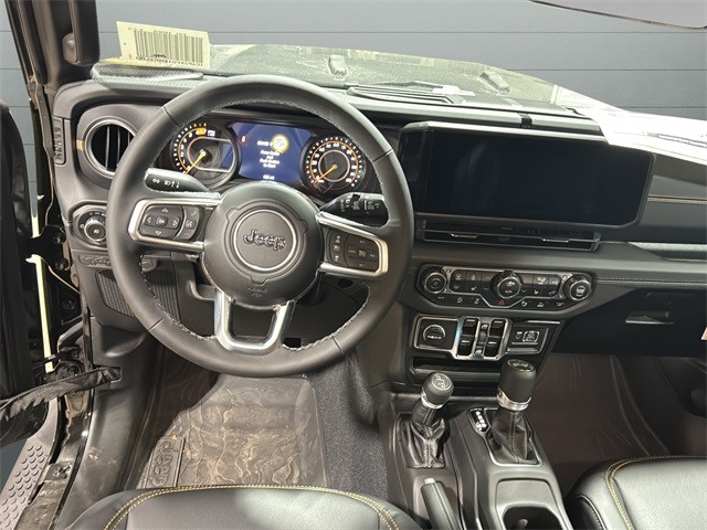 Jeep Wrangler Vehicle Full-screen Gallery Image 24