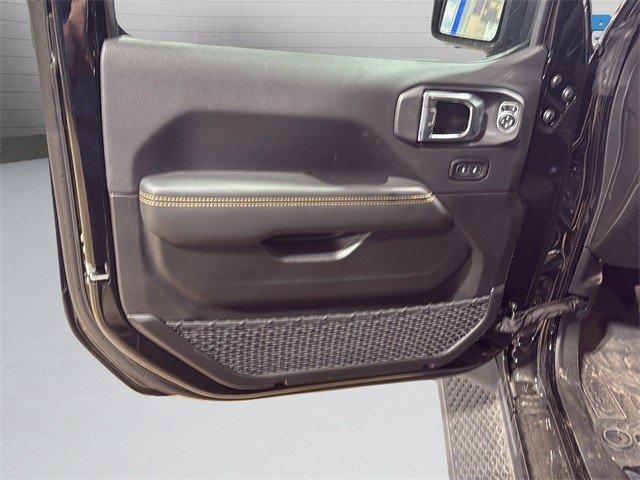 Jeep Wrangler Vehicle Full-screen Gallery Image 25