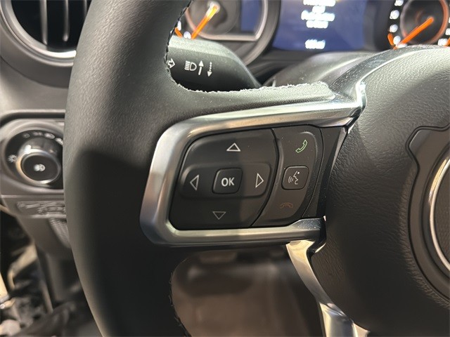 Jeep Wrangler Vehicle Full-screen Gallery Image 26