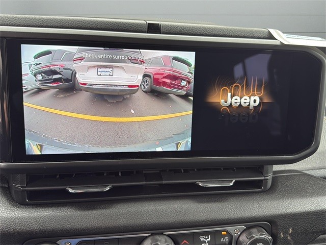 Jeep Wrangler Vehicle Full-screen Gallery Image 15