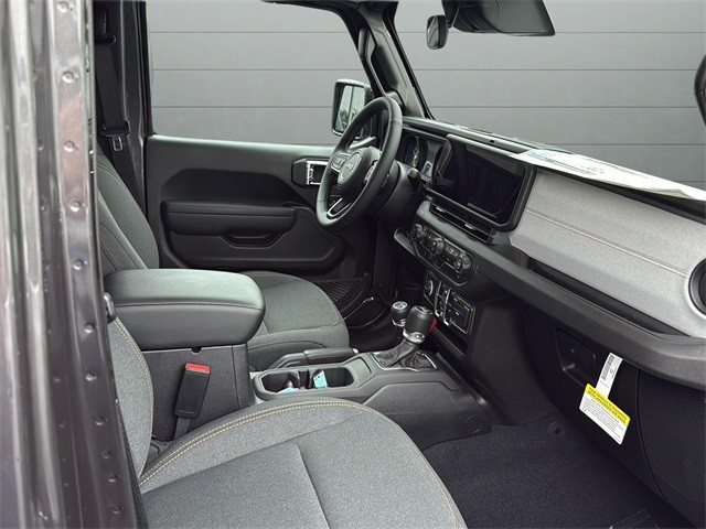 Jeep Wrangler Vehicle Full-screen Gallery Image 18