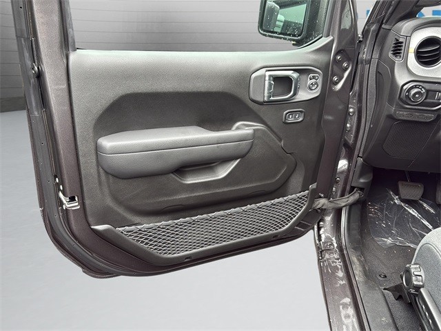 Jeep Wrangler Vehicle Full-screen Gallery Image 19