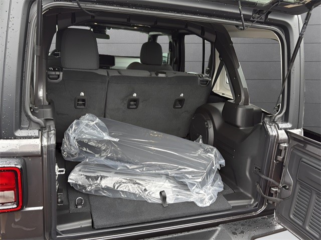 Jeep Wrangler Vehicle Full-screen Gallery Image 20