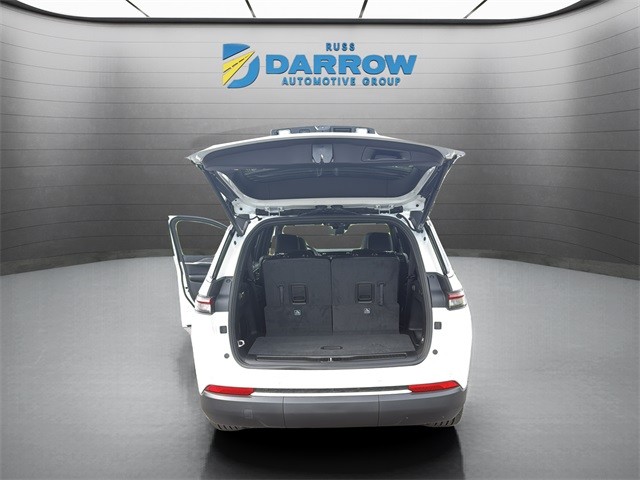 Jeep Grand Cherokee L Vehicle Full-screen Gallery Image 10