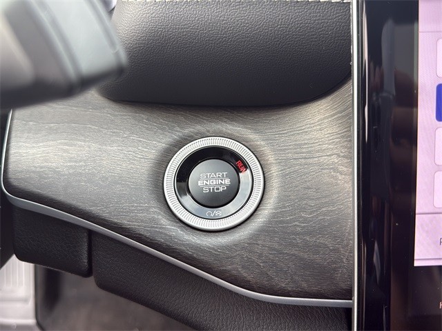 Jeep Grand Cherokee L Vehicle Full-screen Gallery Image 12