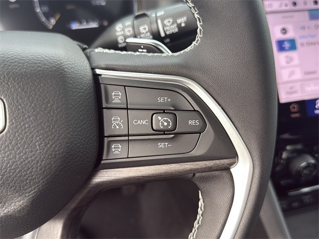 Jeep Grand Cherokee L Vehicle Full-screen Gallery Image 14