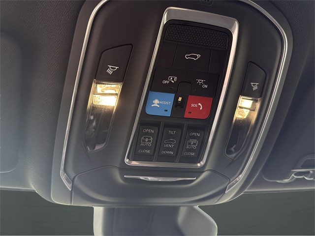 Jeep Grand Cherokee L Vehicle Full-screen Gallery Image 15