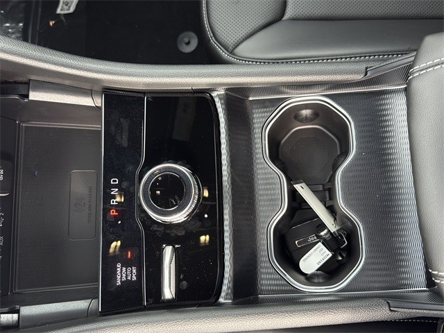 Jeep Grand Cherokee L Vehicle Full-screen Gallery Image 18