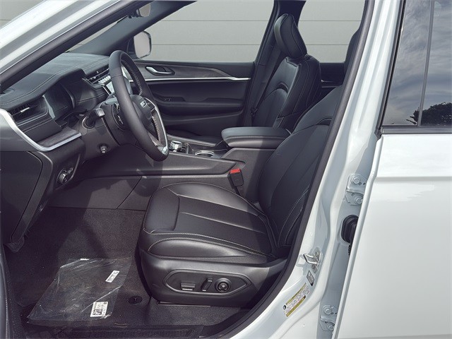 Jeep Grand Cherokee L Vehicle Full-screen Gallery Image 27