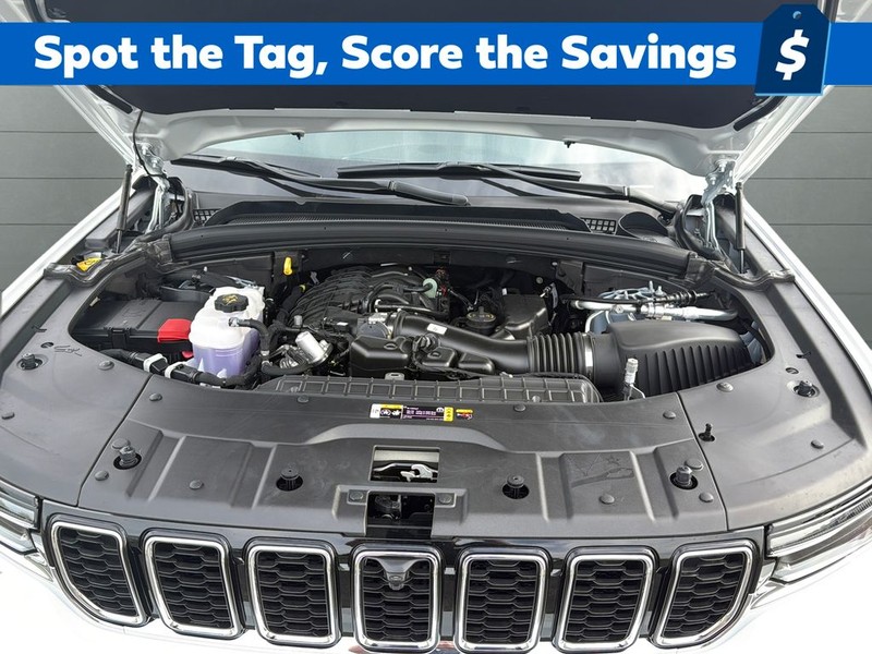 Jeep Grand Cherokee L Vehicle Full-screen Gallery Image 13