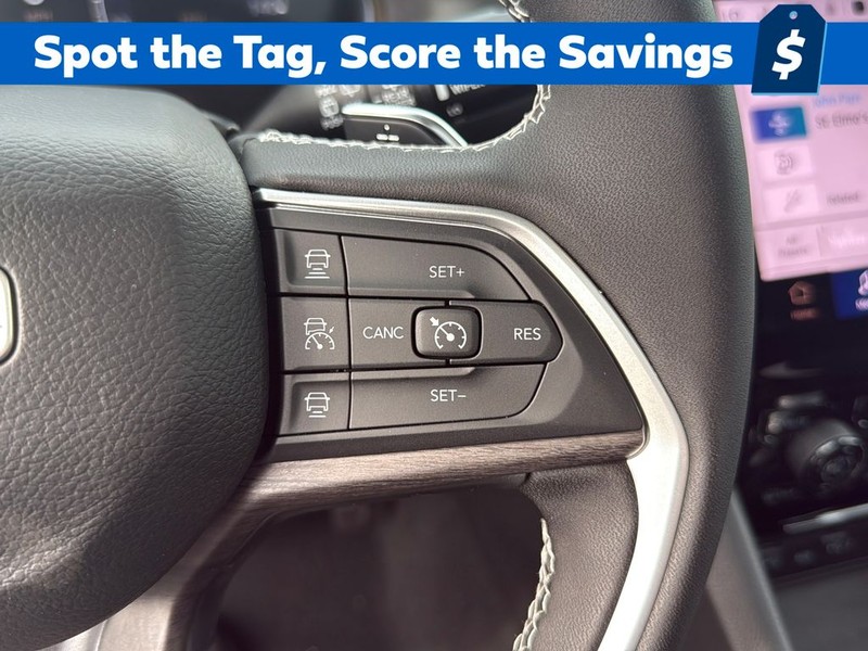 Jeep Grand Cherokee L Vehicle Full-screen Gallery Image 14