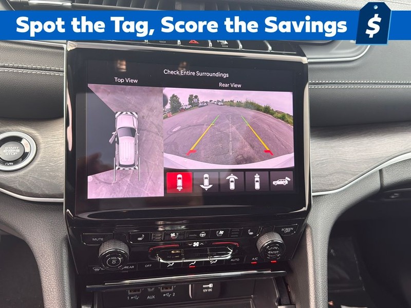 Jeep Grand Cherokee L Vehicle Full-screen Gallery Image 17