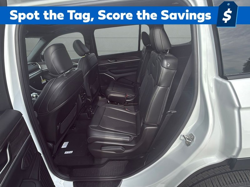 Jeep Grand Cherokee L Vehicle Full-screen Gallery Image 19