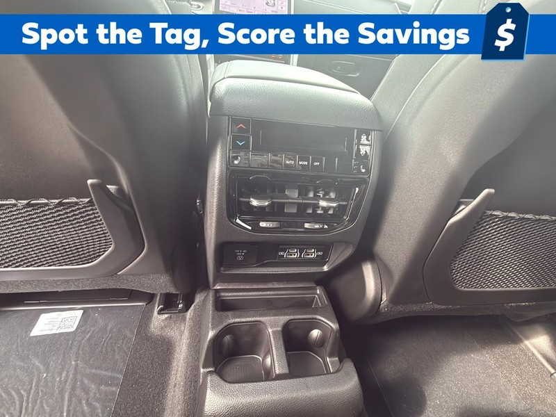 Jeep Grand Cherokee L Vehicle Full-screen Gallery Image 20