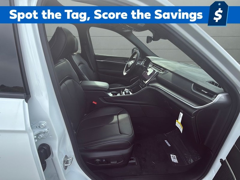 Jeep Grand Cherokee L Vehicle Full-screen Gallery Image 24