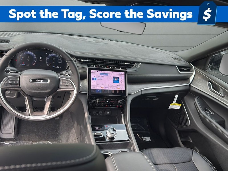 Jeep Grand Cherokee L Vehicle Full-screen Gallery Image 25