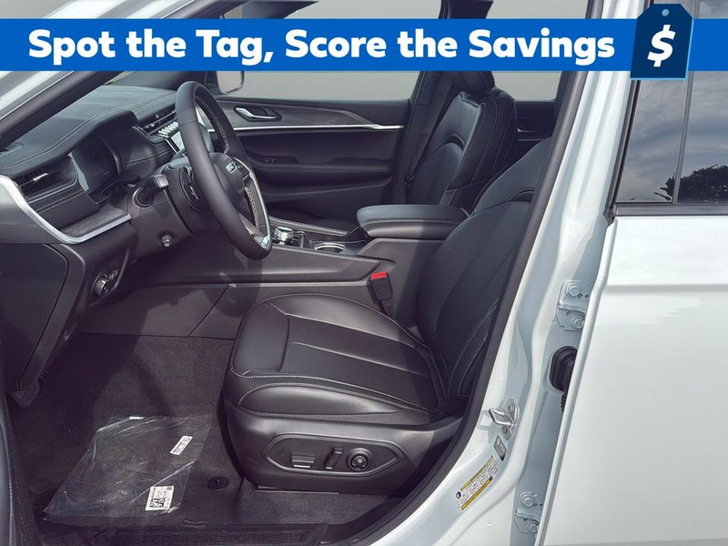 Jeep Grand Cherokee L Vehicle Full-screen Gallery Image 27