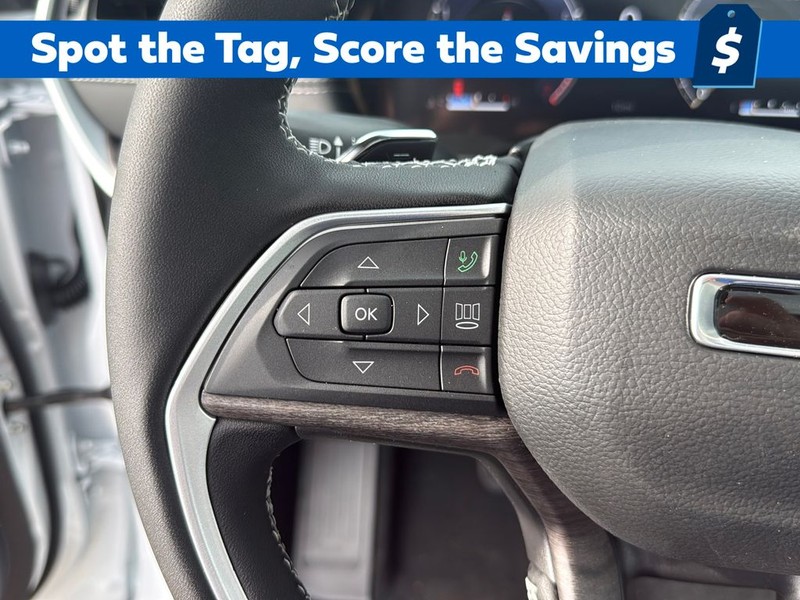 Jeep Grand Cherokee L Vehicle Full-screen Gallery Image 28