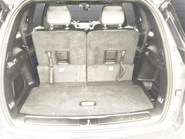 Jeep Grand Cherokee L Vehicle Full-screen Gallery Image 9