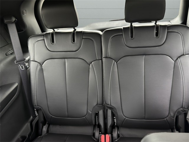 Jeep Grand Cherokee L Vehicle Full-screen Gallery Image 11