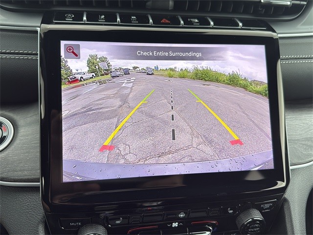 Jeep Grand Cherokee L Vehicle Full-screen Gallery Image 17