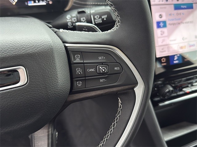 Jeep Grand Cherokee L Vehicle Full-screen Gallery Image 20