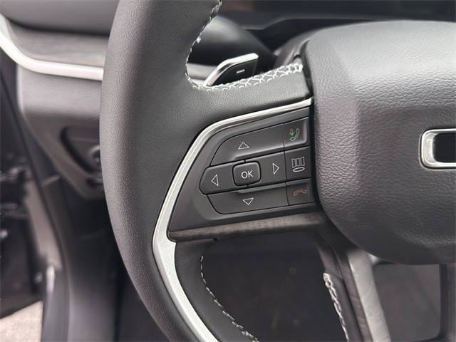 Jeep Grand Cherokee L Vehicle Full-screen Gallery Image 21