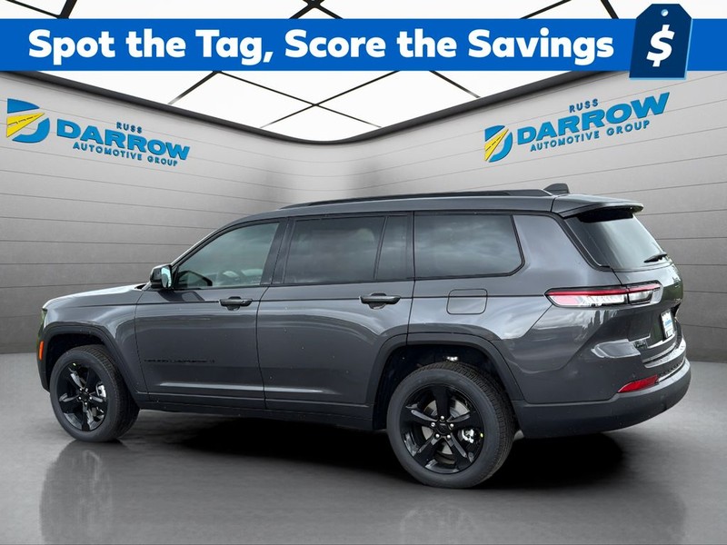 Jeep Grand Cherokee L Vehicle Full-screen Gallery Image 3