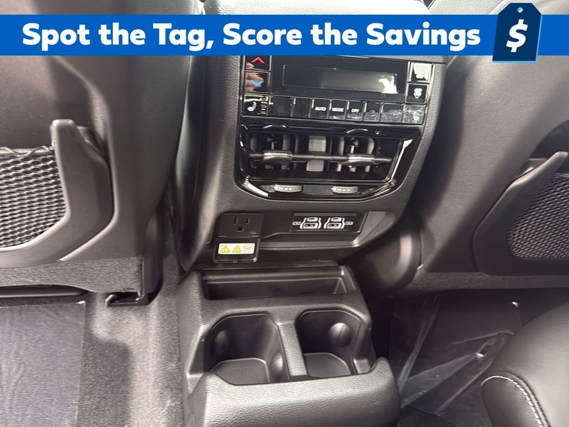 Jeep Grand Cherokee L Vehicle Full-screen Gallery Image 10