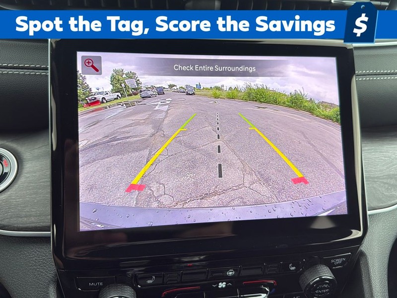 Jeep Grand Cherokee L Vehicle Full-screen Gallery Image 17