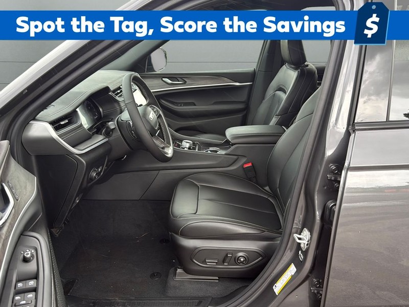 Jeep Grand Cherokee L Vehicle Full-screen Gallery Image 23