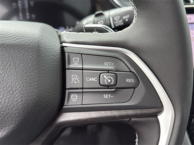 Jeep Grand Cherokee Vehicle Full-screen Gallery Image 19