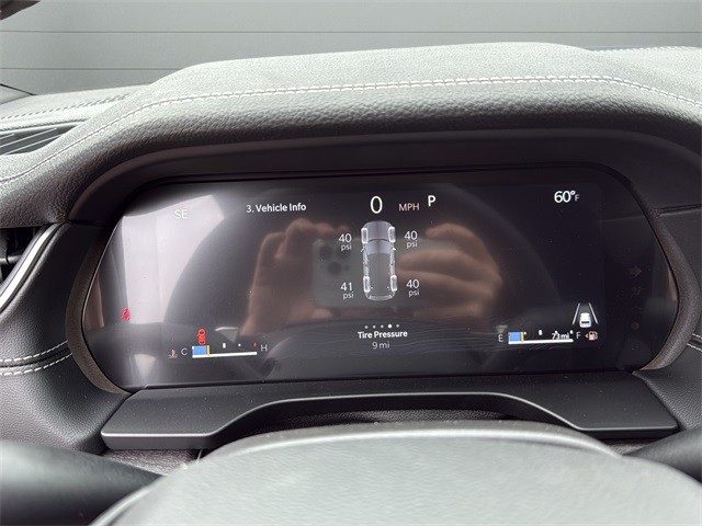 Jeep Grand Cherokee Vehicle Full-screen Gallery Image 24