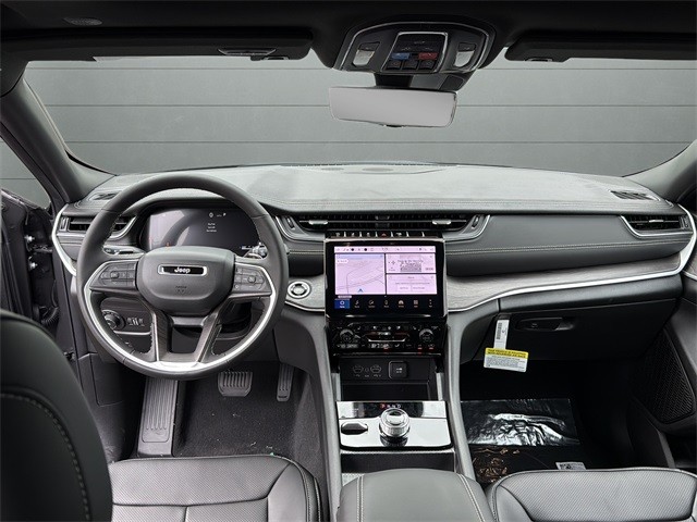 Jeep Grand Cherokee Vehicle Full-screen Gallery Image 25